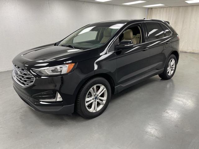 Photo of 2019 Agate Black Metallic Ford Edge