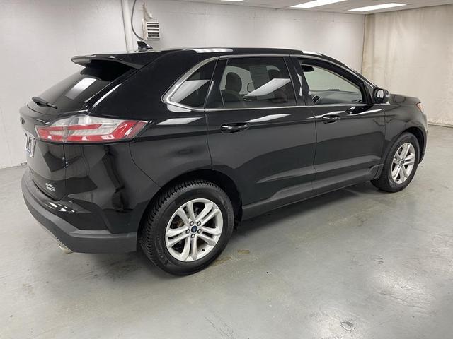 Photo of 2019 Agate Black Metallic Ford Edge