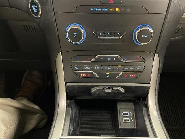 Photo of 2019 Agate Black Metallic Ford Edge