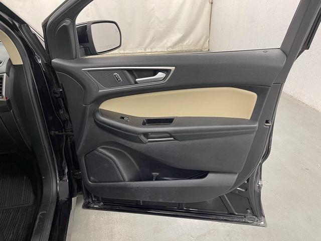 Photo of 2019 Agate Black Metallic Ford Edge