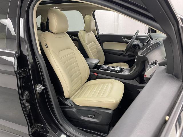 Photo of 2019 Agate Black Metallic Ford Edge