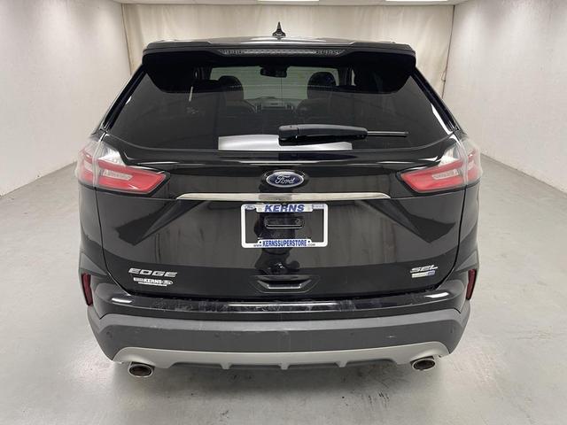 Photo of 2019 Agate Black Metallic Ford Edge