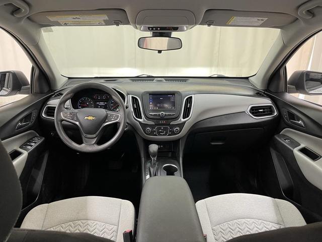 Photo of 2022 Silver Ice Metallic Chevrolet Equinox