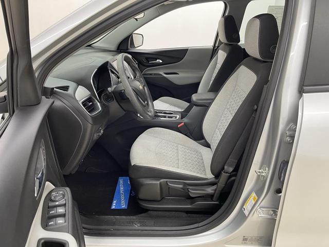 Photo of 2022 Silver Ice Metallic Chevrolet Equinox