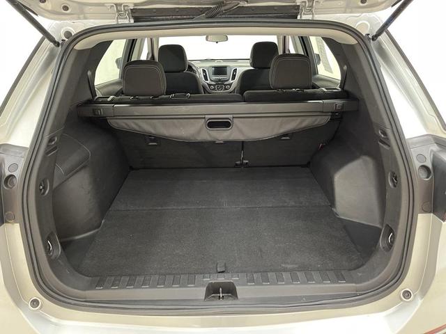 Photo of 2022 Silver Ice Metallic Chevrolet Equinox