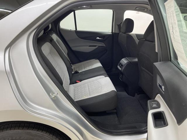 Photo of 2022 Silver Ice Metallic Chevrolet Equinox