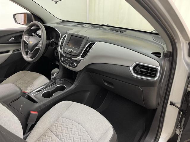 Photo of 2022 Silver Ice Metallic Chevrolet Equinox