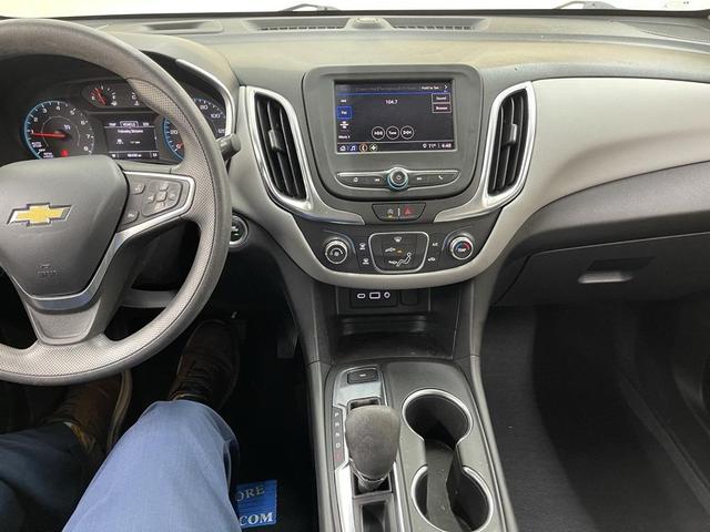 Photo of 2022 Silver Ice Metallic Chevrolet Equinox