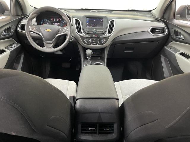 Photo of 2022 Silver Ice Metallic Chevrolet Equinox