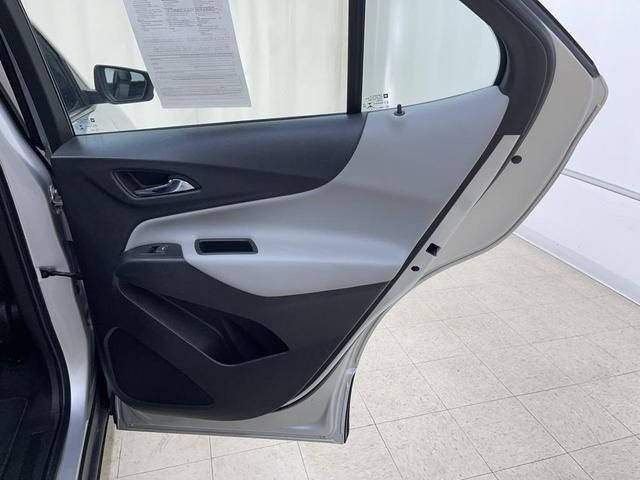Photo of 2022 Silver Ice Metallic Chevrolet Equinox