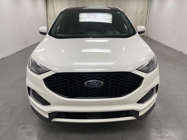 Photo of 2022 Star White Metallic Tri-Coat Ford Edge