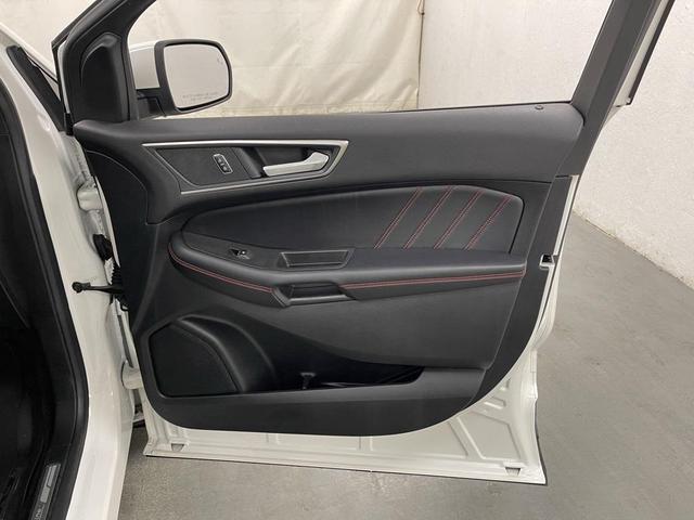 Photo of 2022 Star White Metallic Tri-Coat Ford Edge