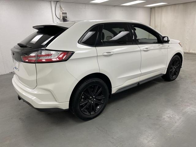 Photo of 2022 Star White Metallic Tri-Coat Ford Edge