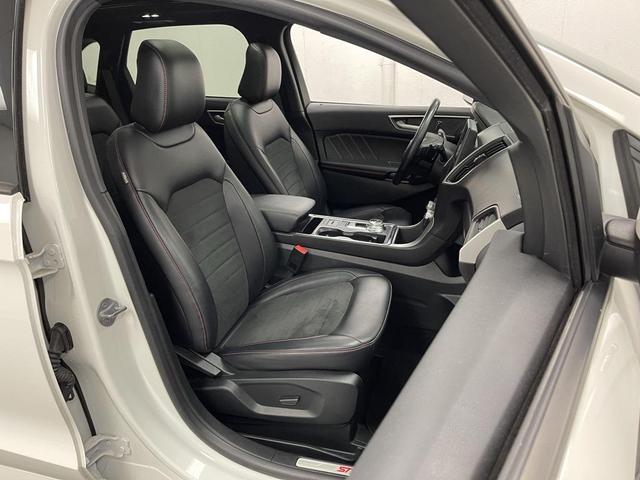 Photo of 2022 Star White Metallic Tri-Coat Ford Edge