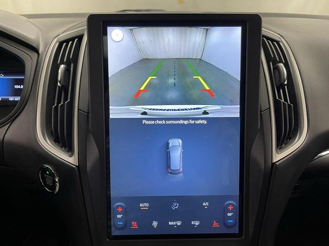 Photo of 2022 Star White Metallic Tri-Coat Ford Edge