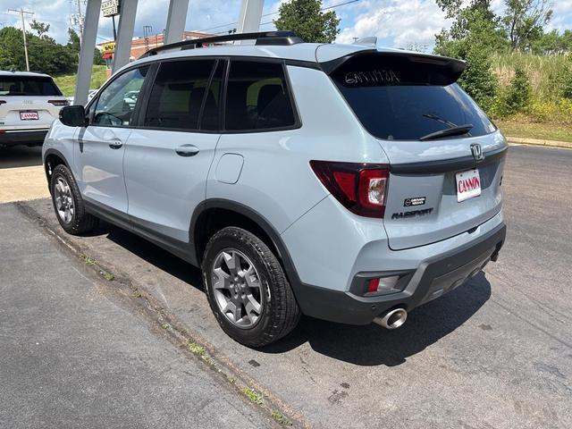 Photo of 2023 Gray Pearl Honda Passport