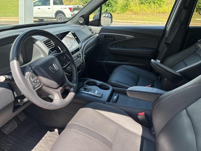 Photo of 2023 Gray Pearl Honda Passport