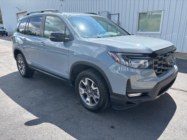 Photo of 2023 Gray Pearl Honda Passport
