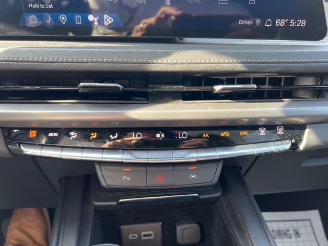 Photo of 2024 Argent Silver Metallic Cadillac XT4