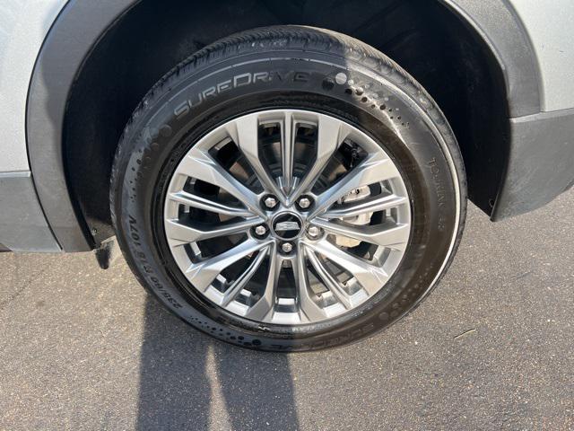Photo of 2024 Argent Silver Metallic Cadillac XT4