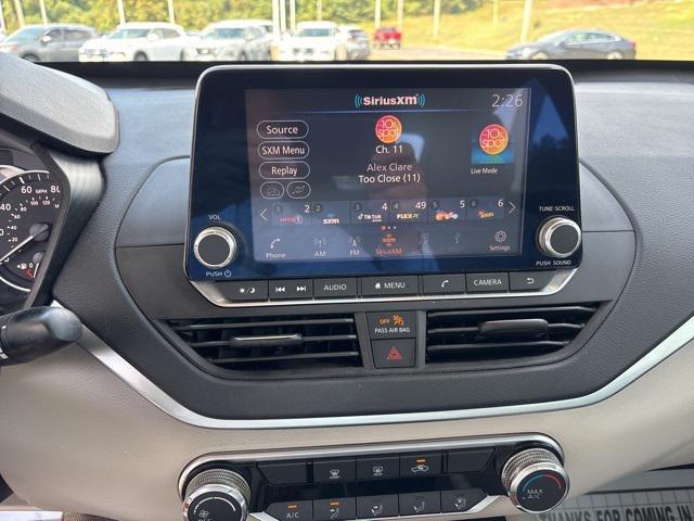 Photo of 2019 Glacier White Nissan Altima