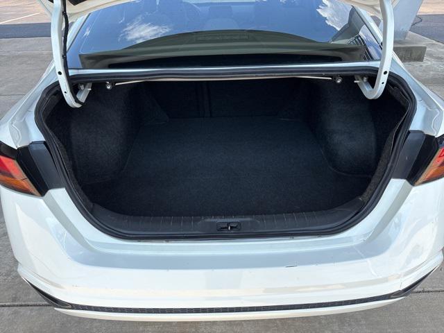 Photo of 2019 Glacier White Nissan Altima