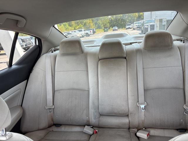 Photo of 2019 Glacier White Nissan Altima