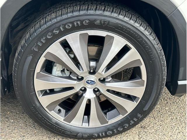 Photo of 2022 Crystal White Pearl Subaru Ascent