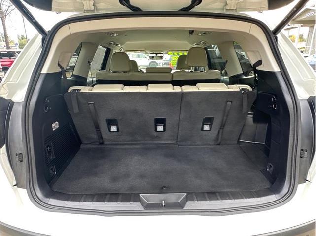 Photo of 2022 Crystal White Pearl Subaru Ascent