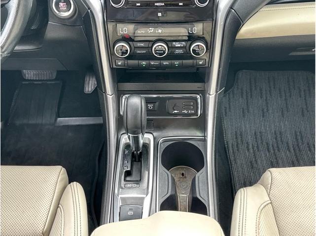 Photo of 2022 Crystal White Pearl Subaru Ascent
