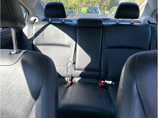 Photo of 2016 Carbide Gray Metallic Subaru Legacy