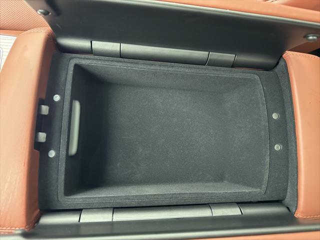 Photo of 2025 Vik Black Genesis GV80