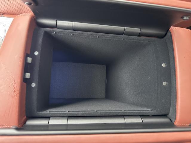 Photo of 2025 Vik Black Genesis GV80
