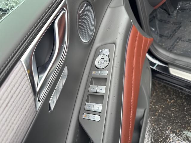 Photo of 2025 Vik Black Genesis GV80