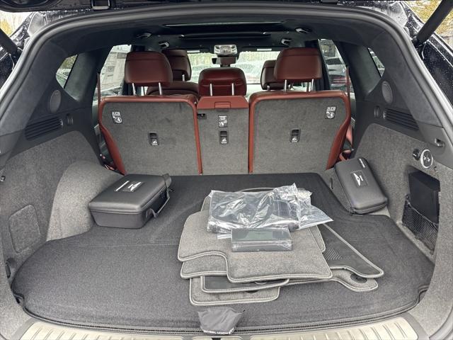Photo of 2025 Vik Black Genesis GV80