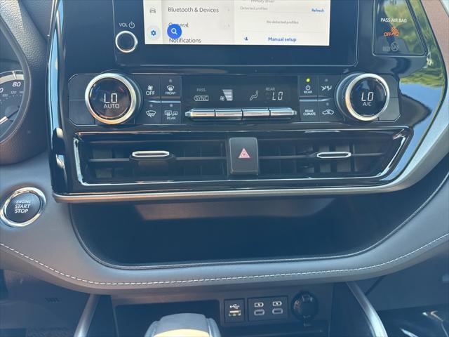 Photo of 2023 Wind Chill Pearl Toyota Highlander