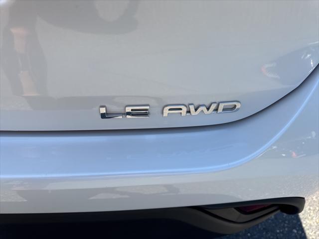 Photo of 2023 Wind Chill Pearl Toyota Highlander