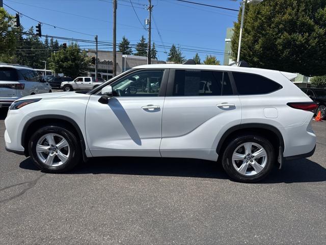 Photo of 2023 Wind Chill Pearl Toyota Highlander