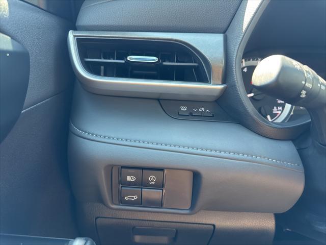 Photo of 2023 Wind Chill Pearl Toyota Highlander