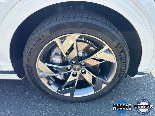 Photo of 2024 Uyuni White Genesis Electrified GV70