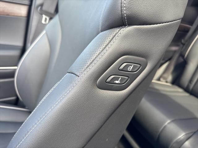Photo of 2025 Vik Black Genesis GV80