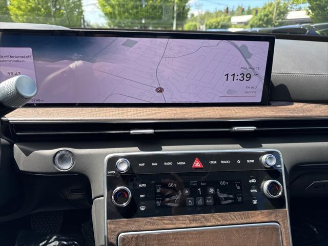 Photo of 2025 Vik Black Genesis GV80