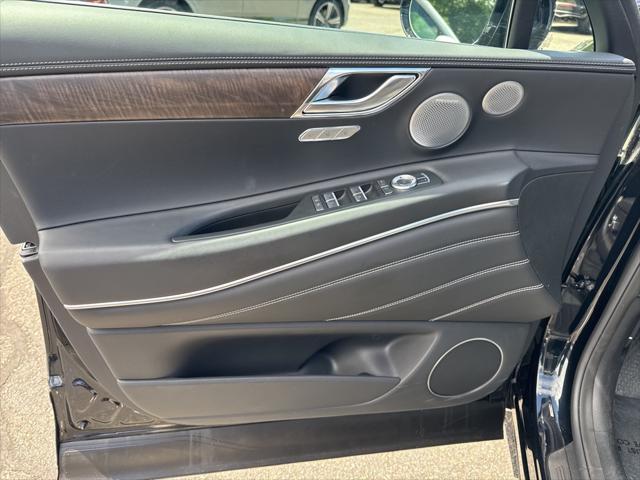 Photo of 2025 Vik Black Genesis GV80