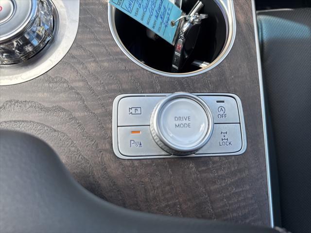 Photo of 2025 Vik Black Genesis GV80