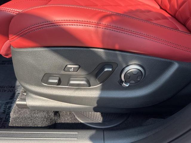 Photo of 2026 Mauna Red Genesis GV70