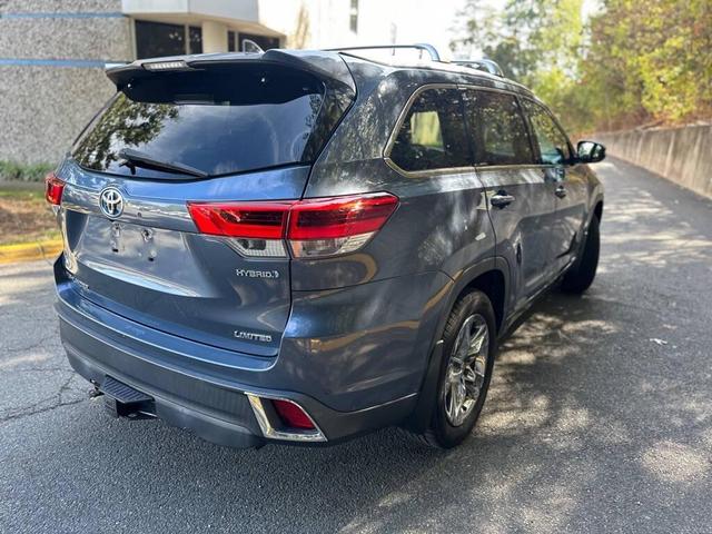 Photo of 2018 Shoreline Blue Pearl Toyota Highlander Hybrid
