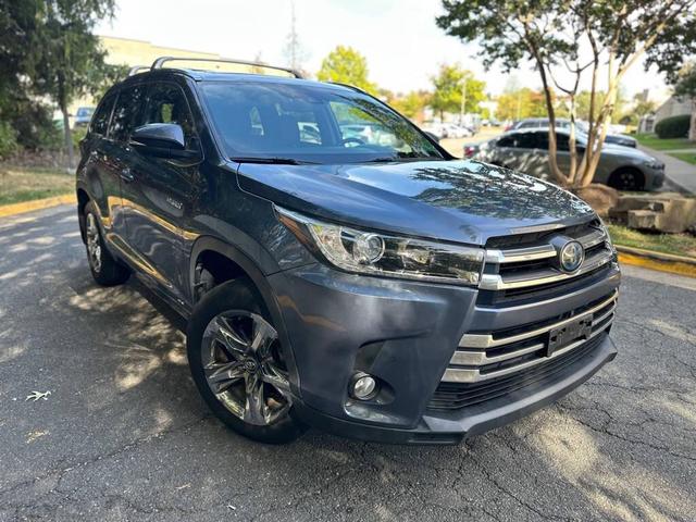 Photo of 2018 Shoreline Blue Pearl Toyota Highlander Hybrid