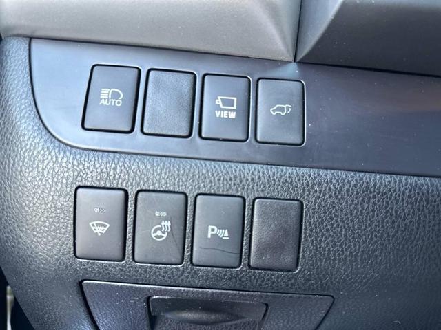 Photo of 2018 Shoreline Blue Pearl Toyota Highlander Hybrid