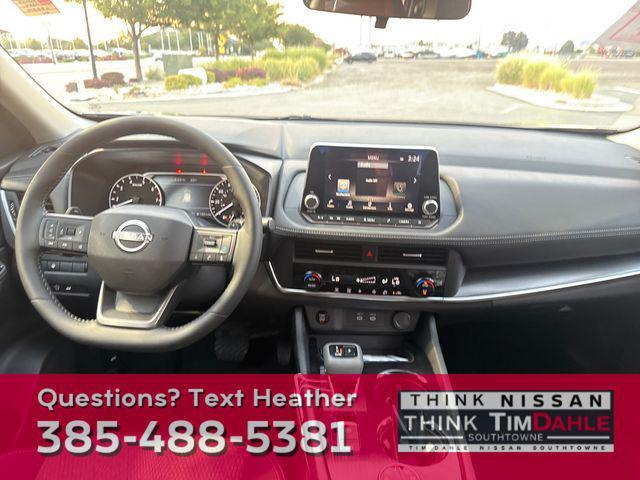 Photo of 2026 Boulder Gray Pearl Nissan Rogue