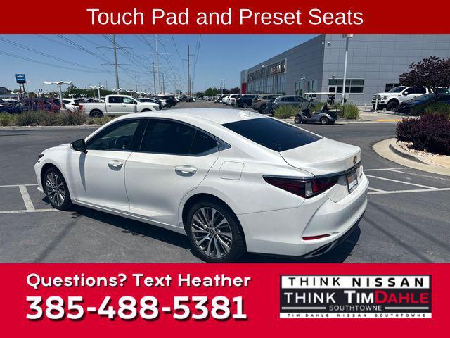 Photo of 2019 White Lexus ES 350